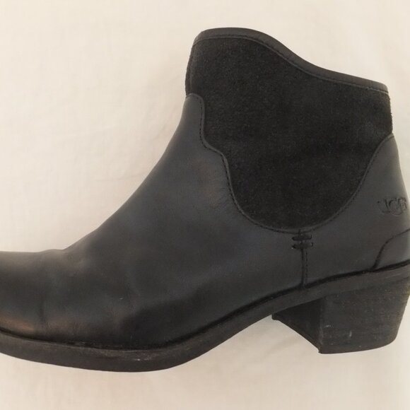 UGG Ankle Boots Womens 7 Black Chelsea Leather Sherpa Footbed 1.75 inch heel - Picture 2 of 9